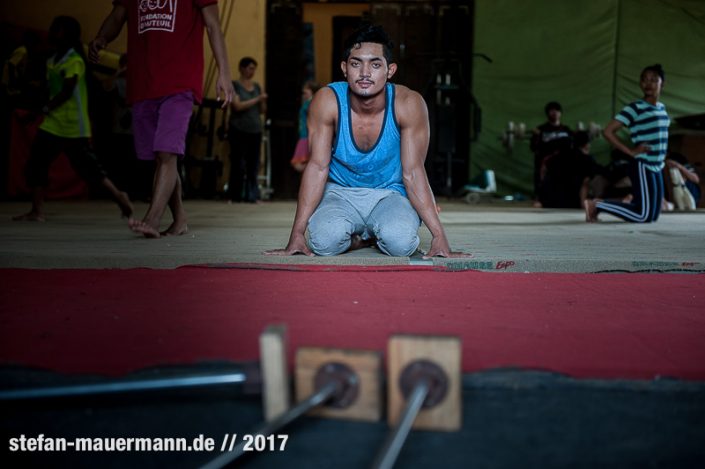 portage über Phare Circus, Cambodia