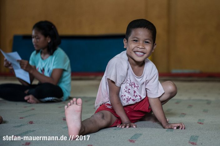 portage über Phare Circus, Cambodia